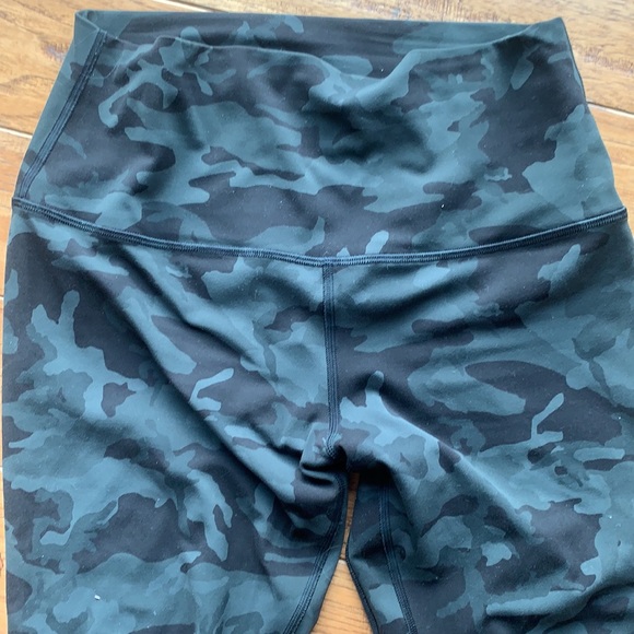 Lululemon align 7/8 legging- army pattern - Picture 3 of 3